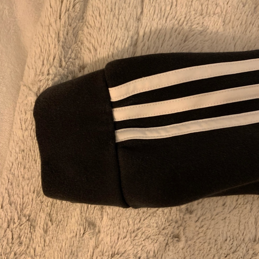 ⚫️⚪️Adidas Sweatshirt! - Picture 3 of 8